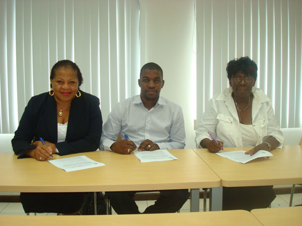 From left to right, Mrs. Josianne FLEMING-ARTSEN (President of Helping hands Foundation), Henry LYNCH (Managing Director St. Maarten Housing Development Foundation), and Jacqueline JAMES (Coordinator Helping Hands Foundation). hhfandsmhdf25012012