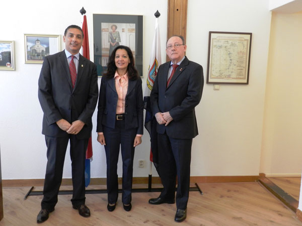 Left to right, Cabinet Advisor Perry Geerlings, TELEM Group CFO Helma Etnel and Minister of Plenipotentiary Hon. Mathias Voges. (DCOMM Photo) mvogesandtelemreps16012012