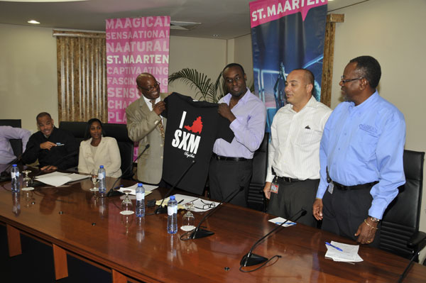 Minister of Tourism Romeo Pantophlet along with Tempo CEO Frederick Morton Jr., Brian Mingo of Telem Group, and Hector Peters of the Harbor Group of Companies. tempo7thanniversarycelebrationpressconference24092012