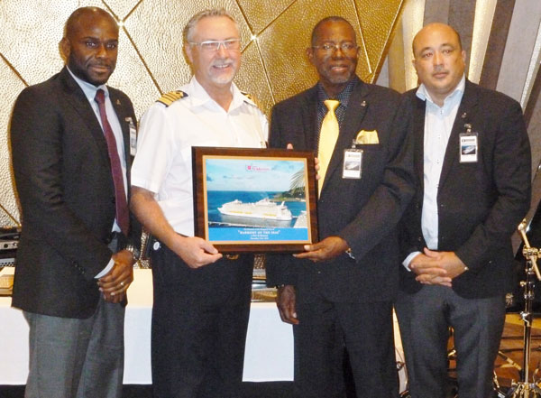 L to R: Port St. Maarten Supervisory Board member Jason Rogers, Captain Johnny Faevelen, Hector Peters and CEO Mark Mingo. harmonyofseas17112016