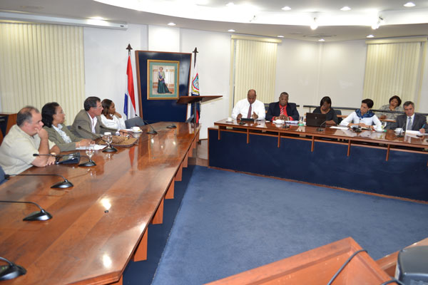 Left to right, SMTA and SHTA representatives and Honorable Prime Minister Sarah Wescot Williams (second from right) along with other government officials. (GIS Photo) pelicancrisismeeting15022011