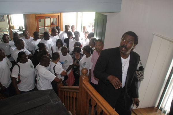 Theophilus Thompson of the WIFOL entering the packed courthouse. theophilusthompsonandworkers03022011