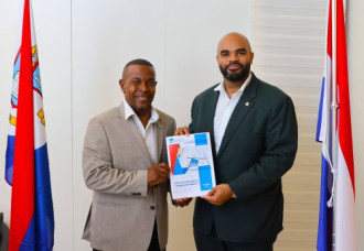 Audit Chamber Presents Report on Permit Process to Minister Of VROMI.