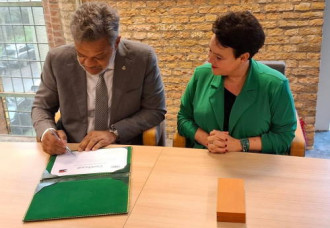 Government of Sint Maarten and VNG International Formalize Partnership with Signing of Extraordinary Membership Certificate.