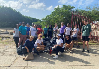 65 Volunteers Remove 5 Truckloads of Garbage from Little Bay Pond during SMMC’s Community Clean-up.
