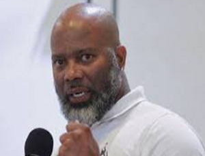 Political War Deepens in Sint Maarten as Minister Brug Fires Cabinet Staffer