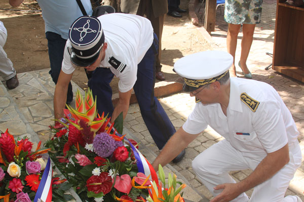 bastilledaywreathlaying14072012