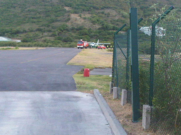 cargoplaneblockinggrandcaseairportrunway13092012