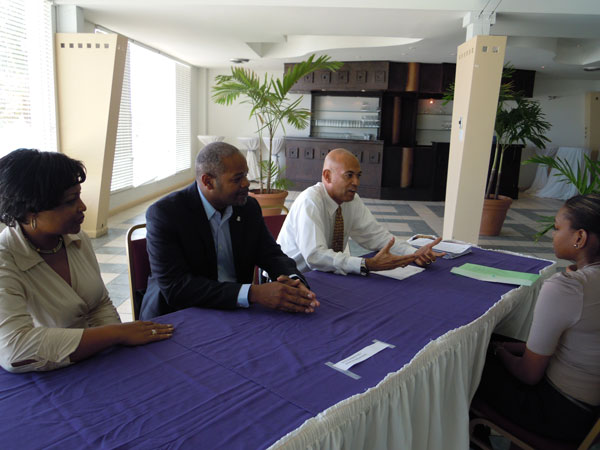 cdeweeveratmahojobfair07032012