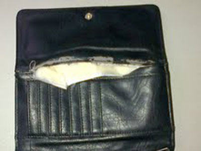 cocainehiddeninpurse27082012