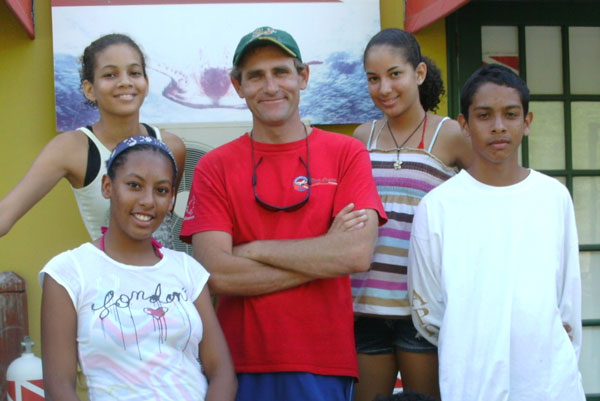 formernaturefoundationsnorkelclubstudentsreceivescubacertification05082012
