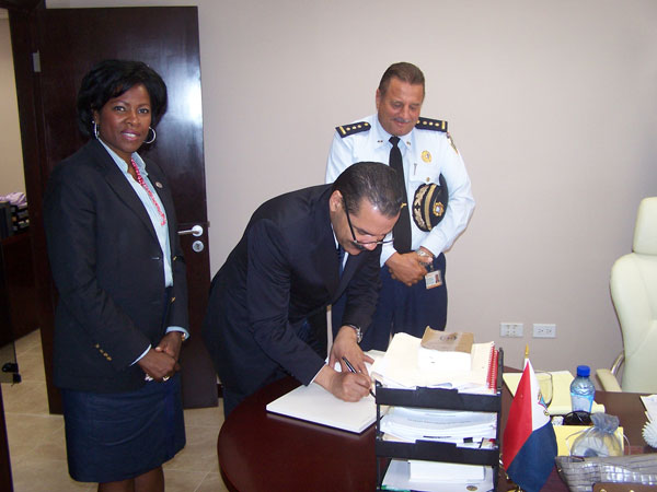 interpolsgrnoblesigningparliamentvisitorsbook08072012