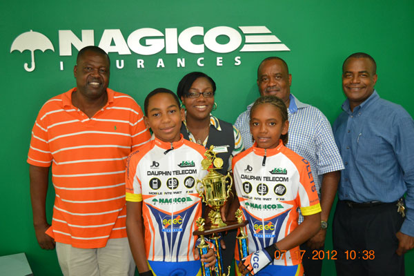 nagicoreceivestrophyfromveloclub17072012