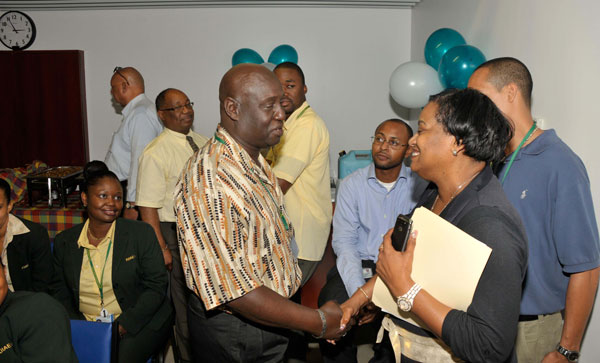 pjiaeedmanagervernonromneyretires26092012