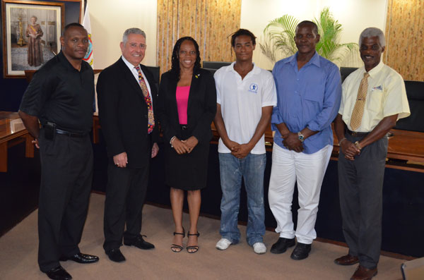 rarrindellreceivessoccertrainingprogrampresentation26042012
