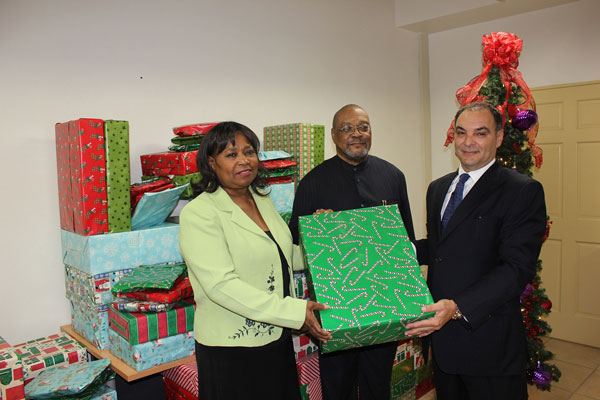 rolandduncanandmichaelmathieupresentgiftstongos21122012