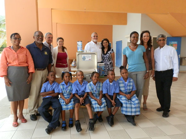 rotarydonatestomacschool31082012