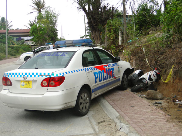 scootercrashesintopolicecar15042012