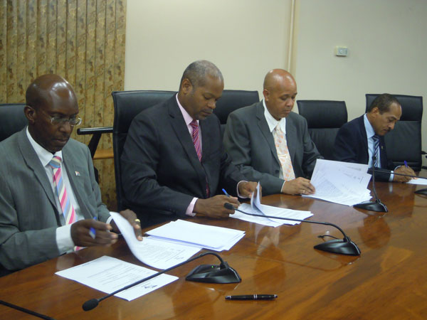 signingofagreementfordrinkingwaterstoragetanks19082012