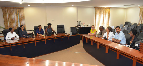 swescotwilliamsholdsmeetingwithaids2012delegation22082012