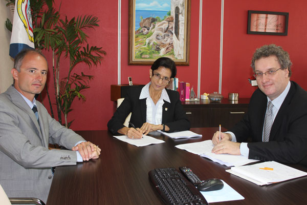 swescotwilliamssignsagreementwithundp04052012