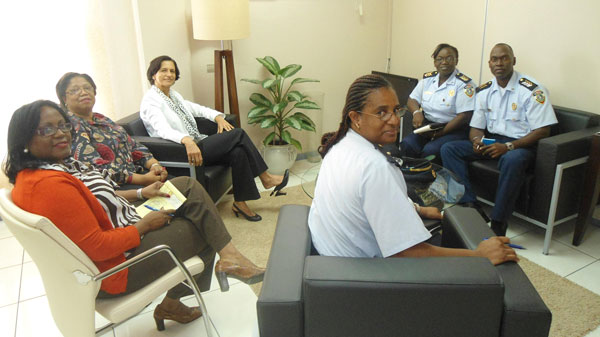 swescotwilliamswithcommunitypoliceofficers28082012