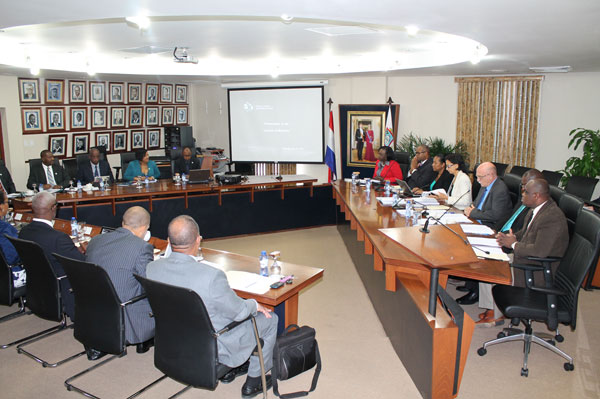comreceivespresentationfrompjiae25112013