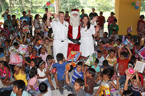 fccafoundationdonatesgiftstocaribbeanchildren11112013