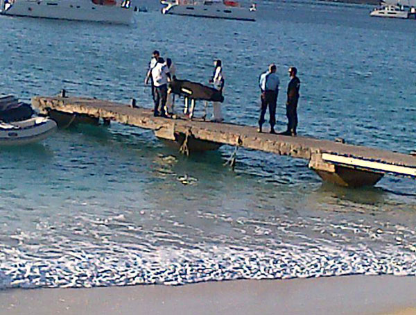 gendarmesremovingdeadtouristfromgrandcasebeach24042013