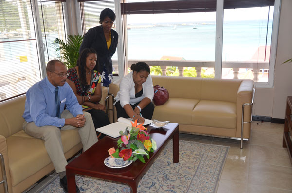 gracitaarrindellmeetswithschoolboardforsecondaryeducation04082013