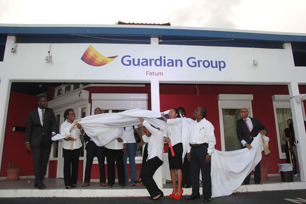 guardiangroupsignunveiling23082013