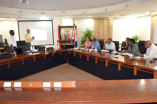 mauricelakeatenergypolicymeeting22082013