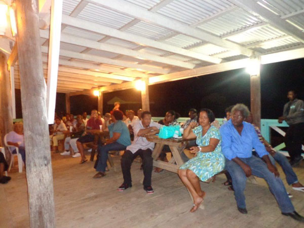mauricelakemeetswithcaybayresidents06102013