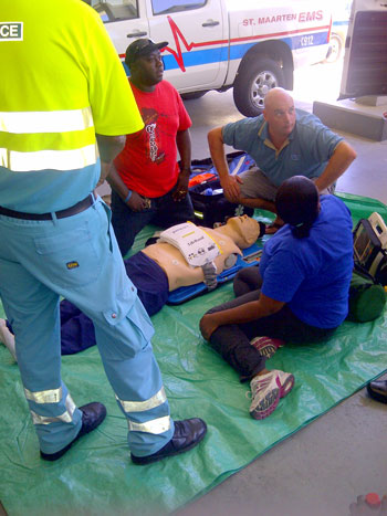 ministryofhealthtraininginnewlifesavingequipment18042013