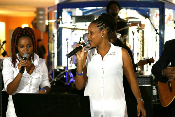 natishahansonandmalaikamaxwell30072013