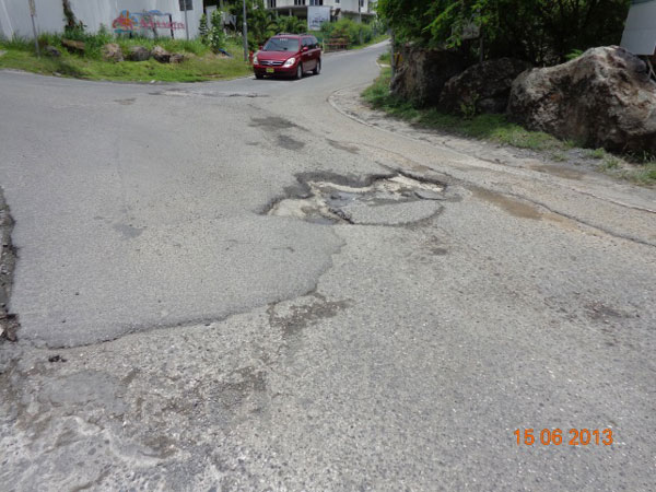 oysterpondroadpotholes01082013