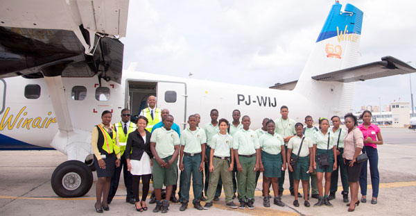 pwasstudentsinfrontofwinairaircraft25072013