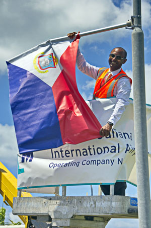 robertbrownhoistingthesxmflag16042013