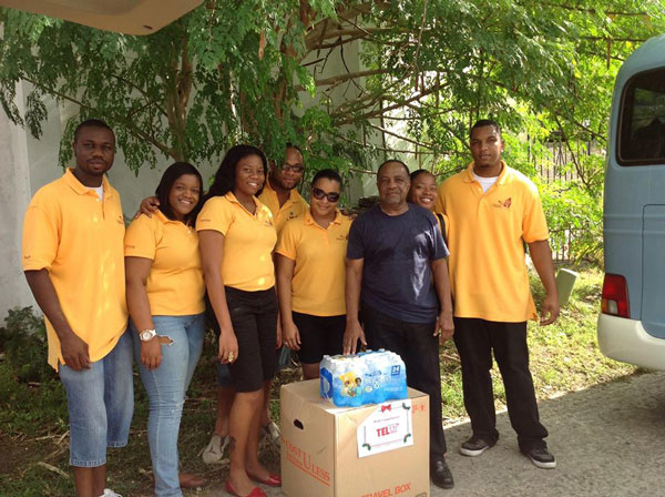 rotaractsxmsunrisepresentingaboxoffoodgoodstostartfoundationfosterhome27122013