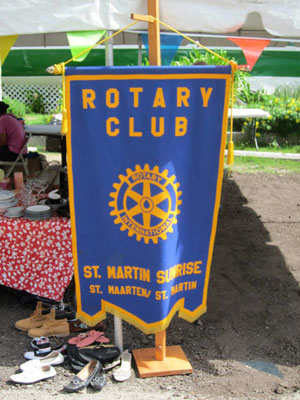 rotarysxmsunrisecharityfleamarket21112013