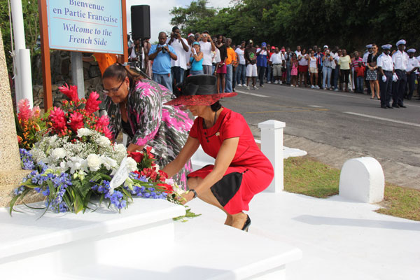 swescotwilliamsandahansonlayingsxmdaywreaths11112013