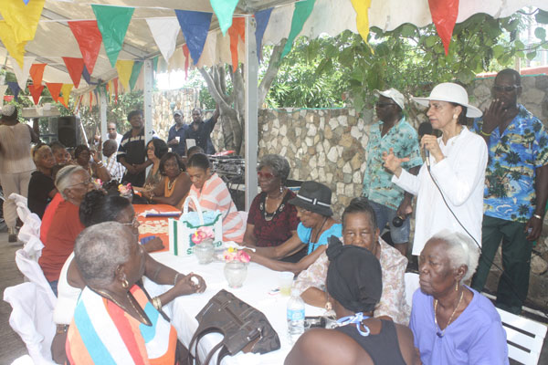 swescotwilliamsatlunchcelebratingelderly21102013