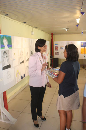 swescotwilliamsatpjlviewingroyalvisitart21112013
