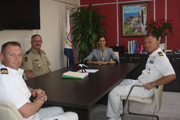 swescotwilliamsmeetswithmajorpatrickwokke14062013