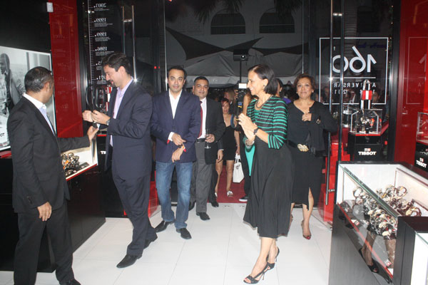 swescotwilliamsopenstissotboutiqueonfrontstreet15122013