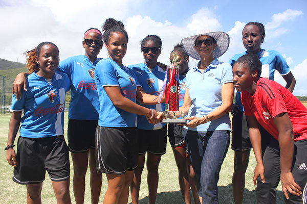 swescotwilliamspresentstrophytotrinidadwomenssoccerteam23102013