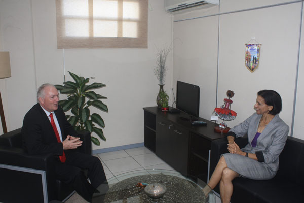 swescotwilliamsreceivescourtesycallfromkingdomambassadortopanamajwiebedeboer05112013