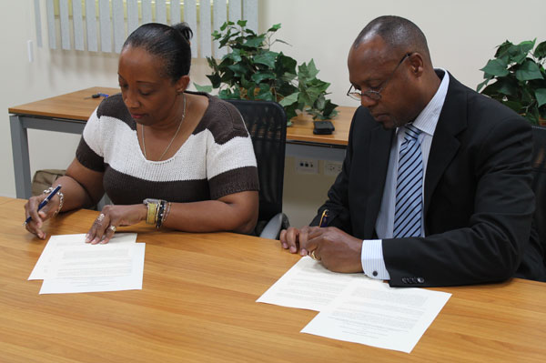 sxmcuracaofiumousigning31072013