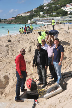 tedrichardsonobserveslandingoftelecomcable16122013