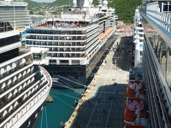 cruisesdockedatpier1and202012014